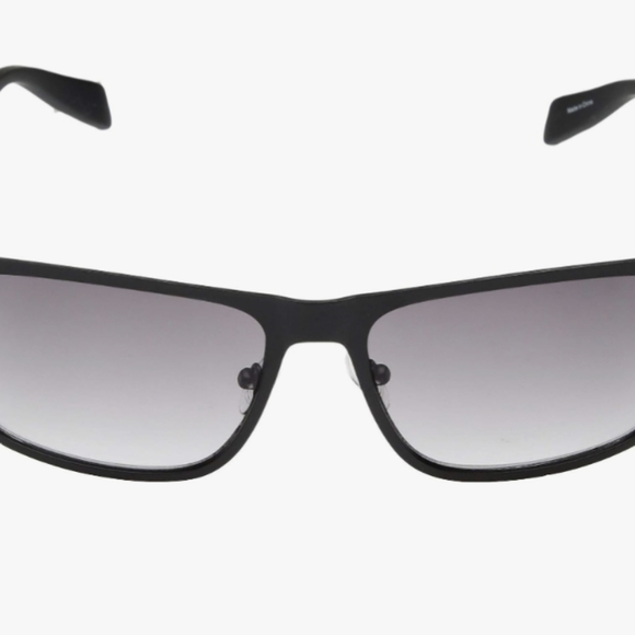 Guess Men's Matte Black& Gradient Smoke lnjected Sunglasses - Picture 3 of 5